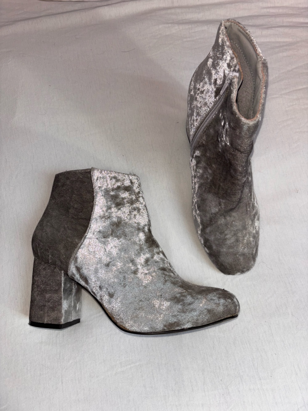 Diba Women’s Velvet Ankle Bootie in Silver Gray Size 7.5